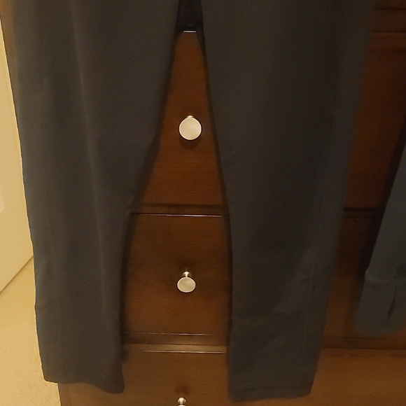 lululemon Black Cropped 23 Inch athletica Leggings Size 8 - Picture 8 of 8